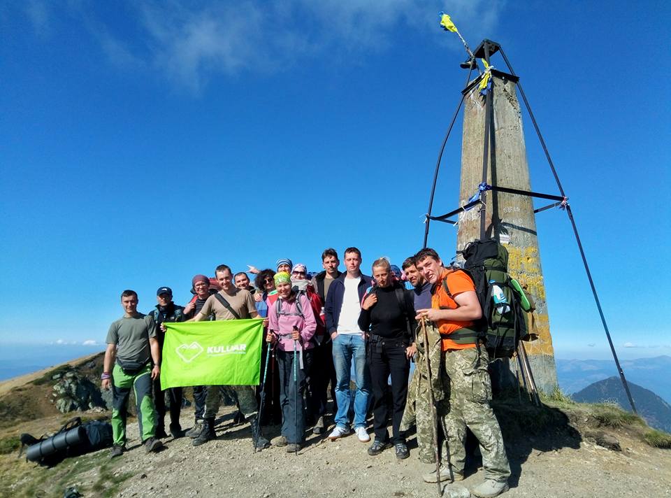 Группа Кулуара на одной из вершин Мармаросов