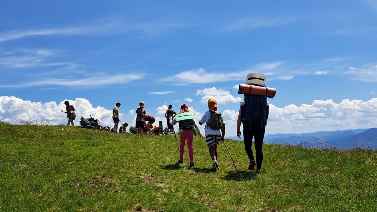 Діти в горах