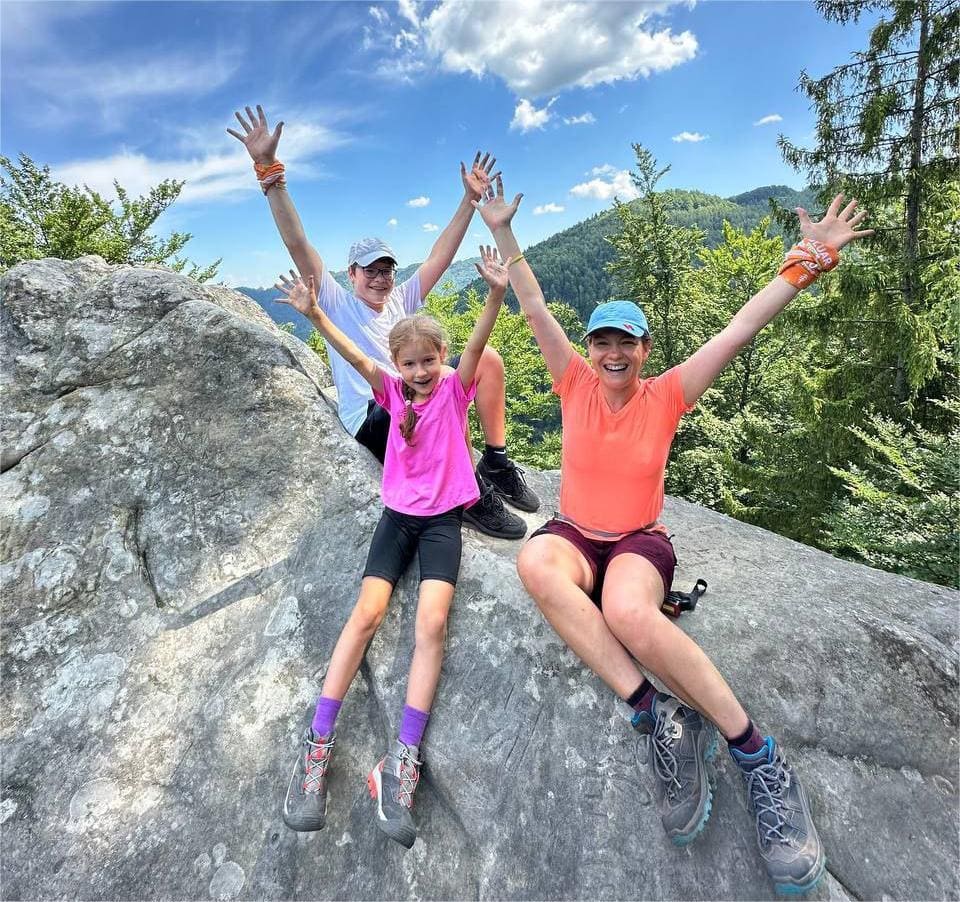 Діти в горах